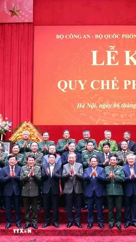 Tổng Bí thư Tô Lâm, Chủ tịch nước Lương Cường và Thủ tướng Phạm Minh Chính với các đại biểu. (Ảnh: Phạm Kiên/TTXVN)