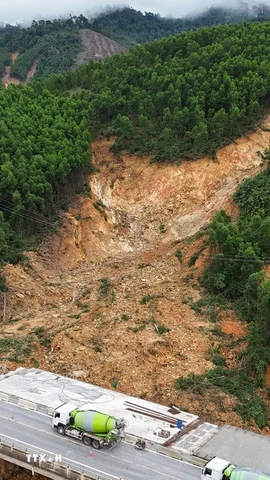 Cao tốc La Sơn-Túy Loan. (Ảnh: Mai Trang/TTXVN)