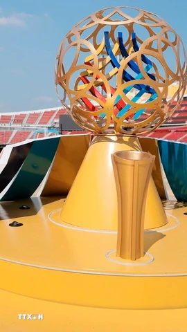 Các công đoạn đang được gấp rút hoàn thiện, chuẩn bị cho lễ khai mạc SEA Games 33. (Ảnh: Minh Quyết/TTXVN)