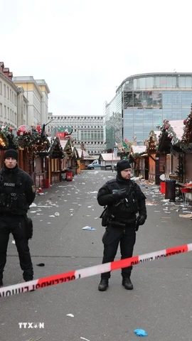 Cảnh sát phong tỏa hiện trường vụ tấn công chợ Giáng sinh ở Magdeburg, Đức, ngày 21/12/2024. (Ảnh: THX/TTXVN)