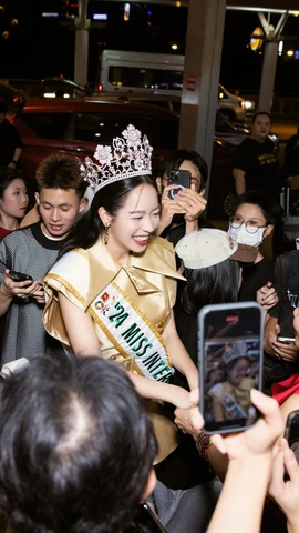 Tối qua (14/11), Hoa hậu Thanh Thủy đã lên đường trở lại Nhật Bản để đồng hành cùng các thí sinh Miss International 2025. (Ảnh: CTV/Vietnam+)