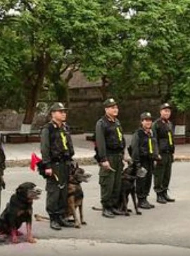 'Lá chắn thép' cảnh sát cơ động giữa mùa Đông giá rét