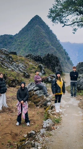 Giới trẻ đam mê trải nghiệm những cung đường trên Cao nguyên đá Hà Giang. (Ảnh: Vương Công Nam/Vietnam+)