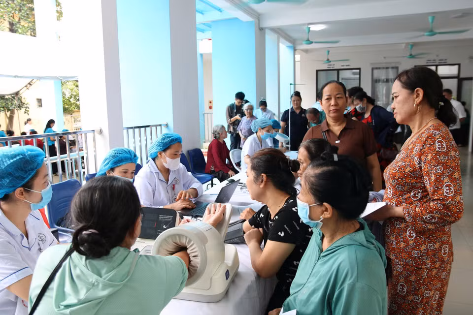 Chương trình khám sức khỏe định kỳ miễn phí chính thức được triển khai đồng loạt toàn thành phố, đánh dấu bước khởi đầu cho một chính sách chăm sóc sức khỏe toàn dân có quy mô lớn nhất từ trước đến nay của Hà Nội. (Ảnh: PV/Vietnam+)