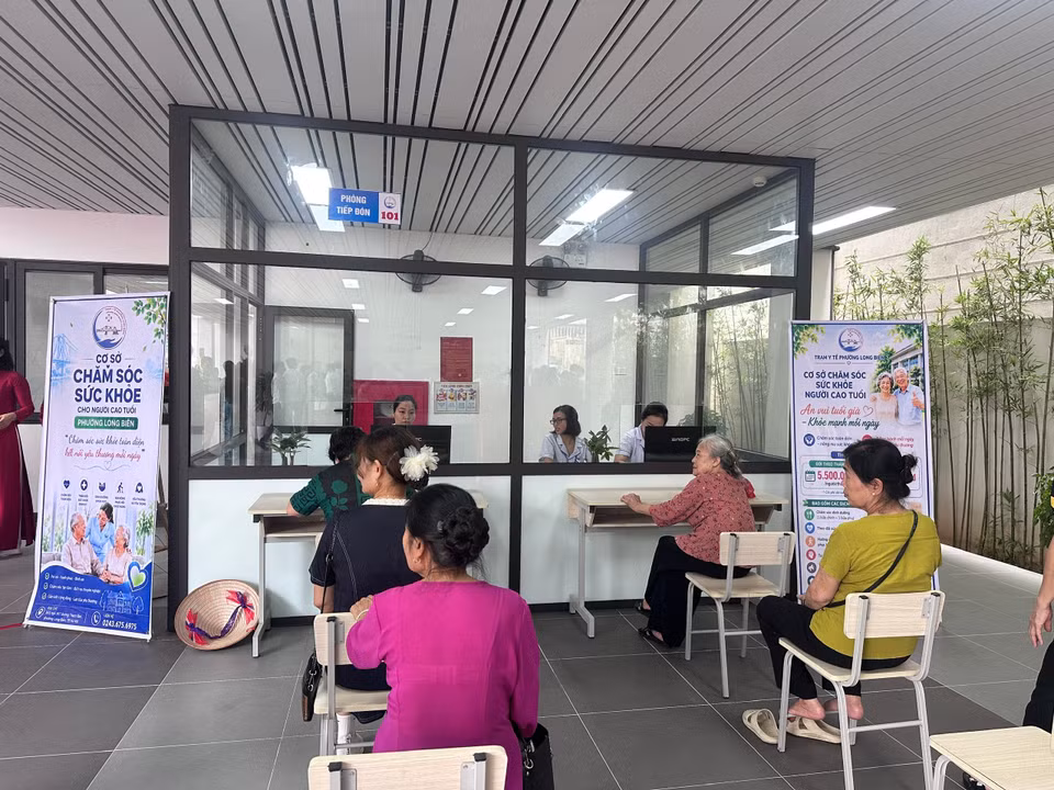 Hiện nay phường Long Biên có trên 8.700 người cao tuổi, chiếm khoảng 13% dân số. (Ảnh: Thùy Giang/Vietnam+)