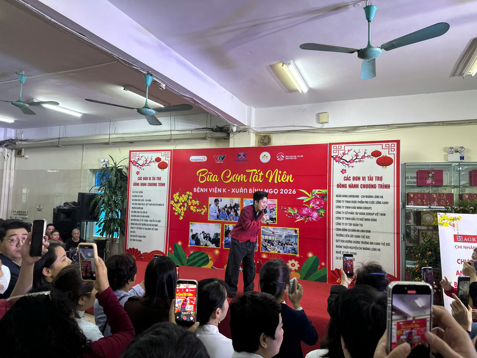 Đây là năm thứ 10 chương trình được tổ chức, thể hiện tinh thần sẻ chia và trách nhiệm xã hội, góp phần làm dịu đi những khó khăn và lan tỏa niềm tin, hy vọng đối với người bệnh ung thư trong những ngày Xuân mới. (Ảnh: PV/Vietnam+)