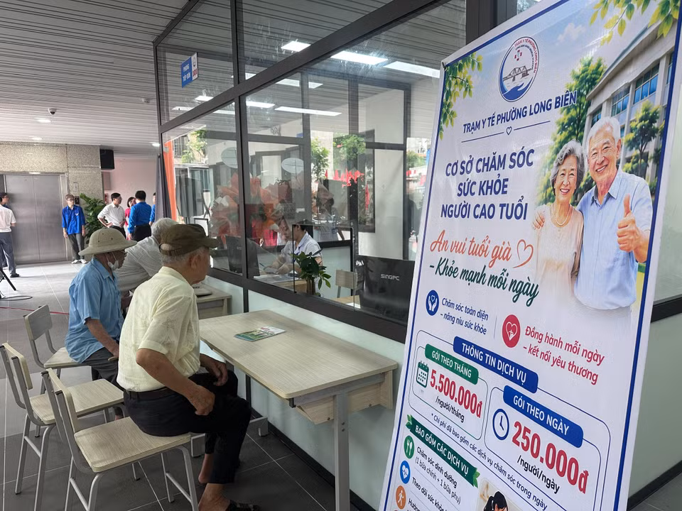 Trong bối cảnh quá trình đô thị hóa diễn ra nhanh, cấu trúc gia đình thay đổi, nhu cầu được chăm sóc, hỗ trợ và kết nối cộng đồng của người cao tuổi ngày càng trở nên rõ nét. (Ảnh: Thùy Giang/Vietnam+)