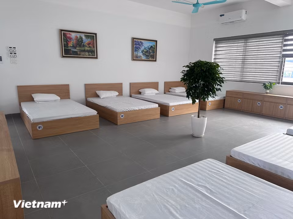 Từ một cơ sở dôi dư sau sắp xếp bộ máy, địa phương đã từng bước cải tạo thành không gian chăm sóc sức khỏe thân thiện dành cho người cao tuổi. (Ảnh: Thùy Giang/Vietnam+)