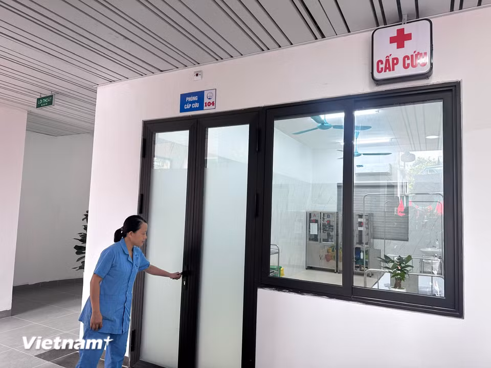 Phòng cấp cứu trong Cơ sở chăm sóc sức khỏe ban ngày cho người cao tuổi phường Long Biên. (Ảnh: Thùy Giang/Vietnam+)