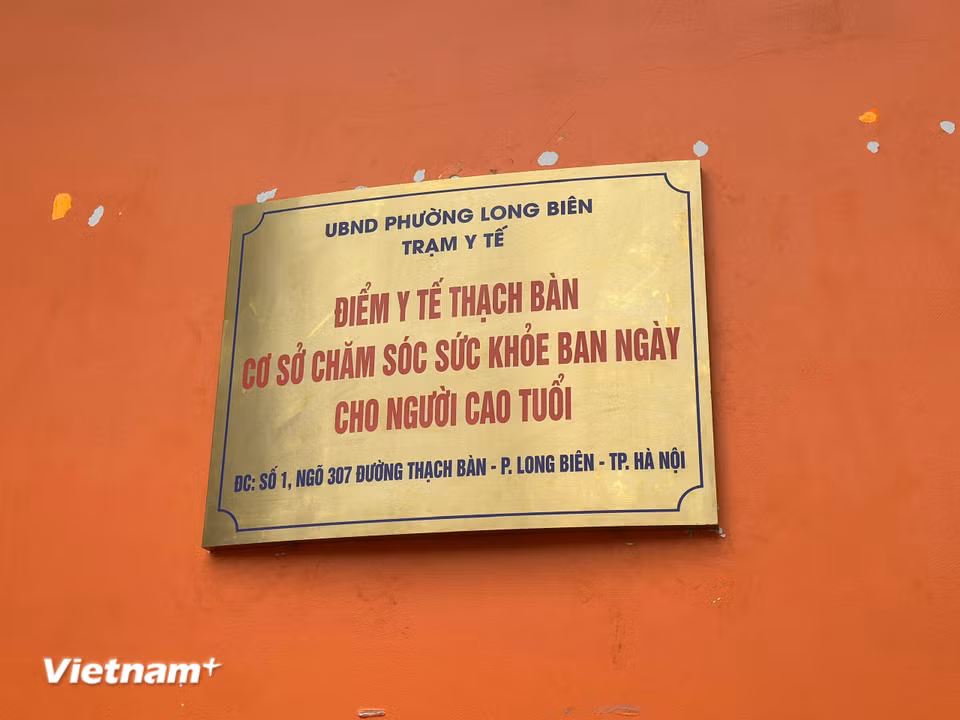 Mô hình được tổ chức tích hợp trong hoạt động của Điểm Y tế Thạch Bàn, trực thuộc Trạm Y tế phường Long Biên. (Ảnh: Thùy Giang/Vietnam+)