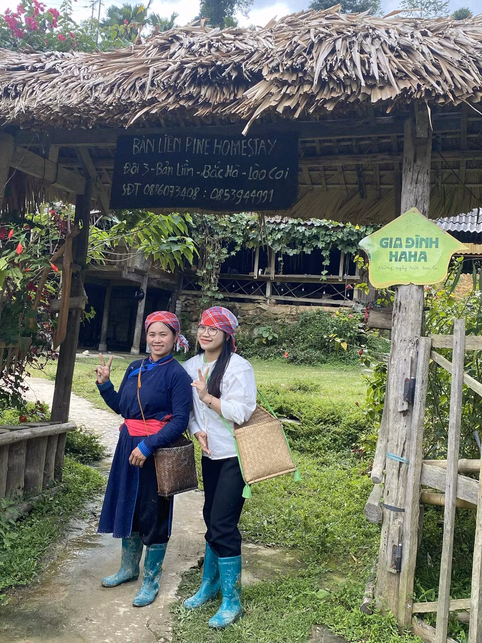 Du khách đến tham quan tại Bản Liền. (Ảnh: Trịnh Huyền/Vietnam+)