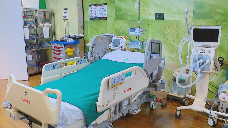 Giường bệnh và các trang thiết bị hiện đại. (Ảnh: Vũ Kiểm/Vietnam+)