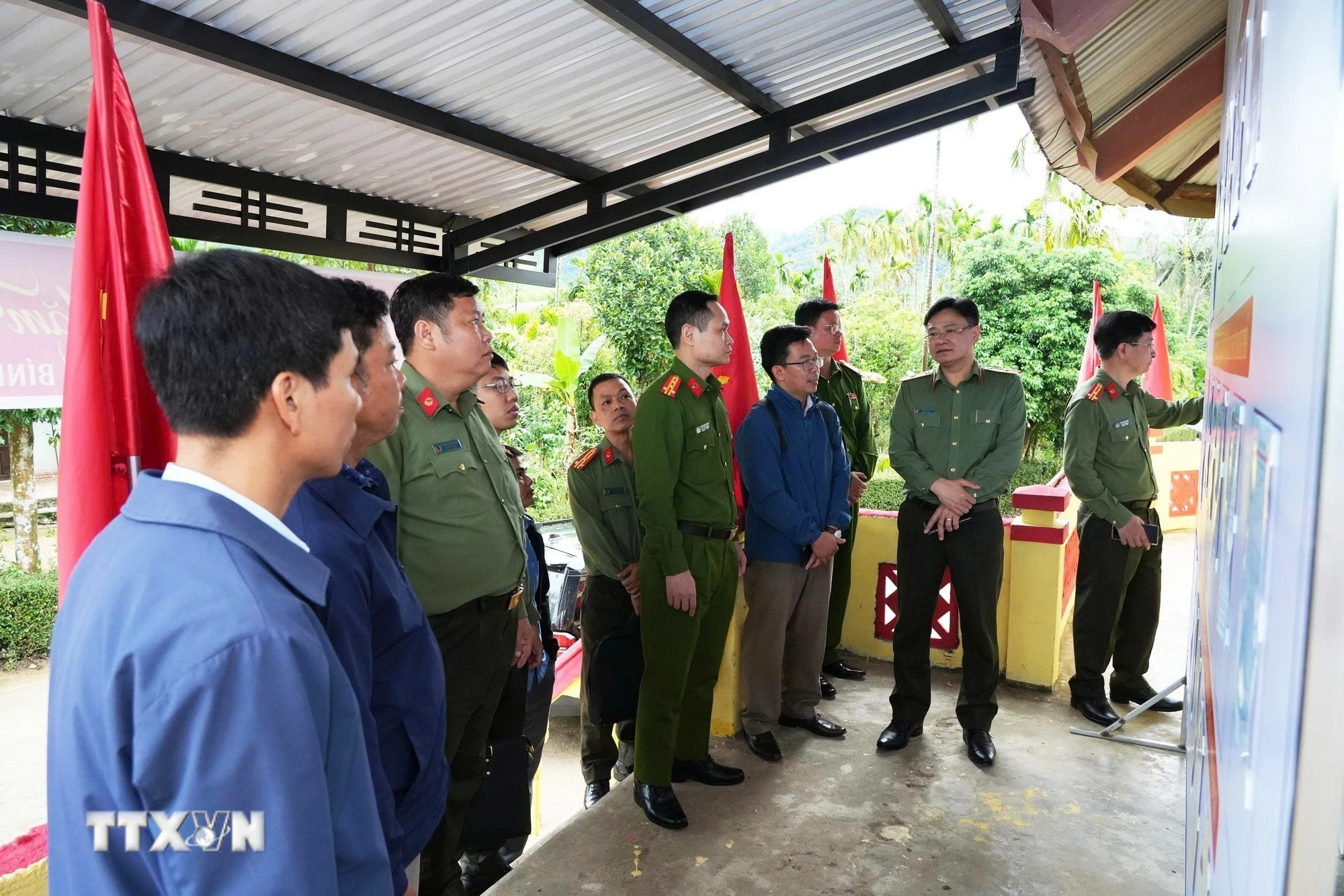 Huế triển khai lực lượng đảm bảo an ninh trật tự tại các điểm bỏ phiếu