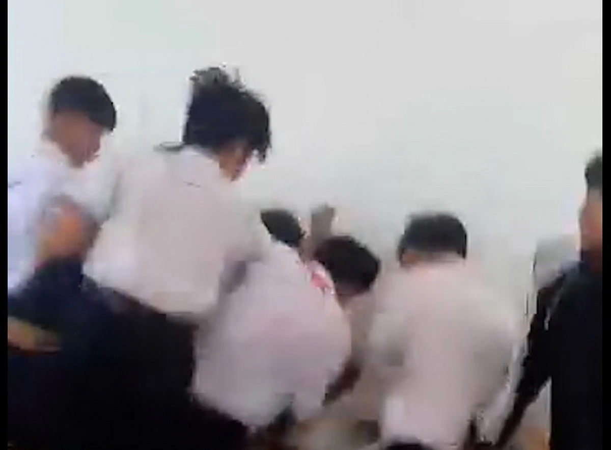 Lâm Đồng xác minh vụ nhóm học sinh đánh bạn học ngay trong lớp