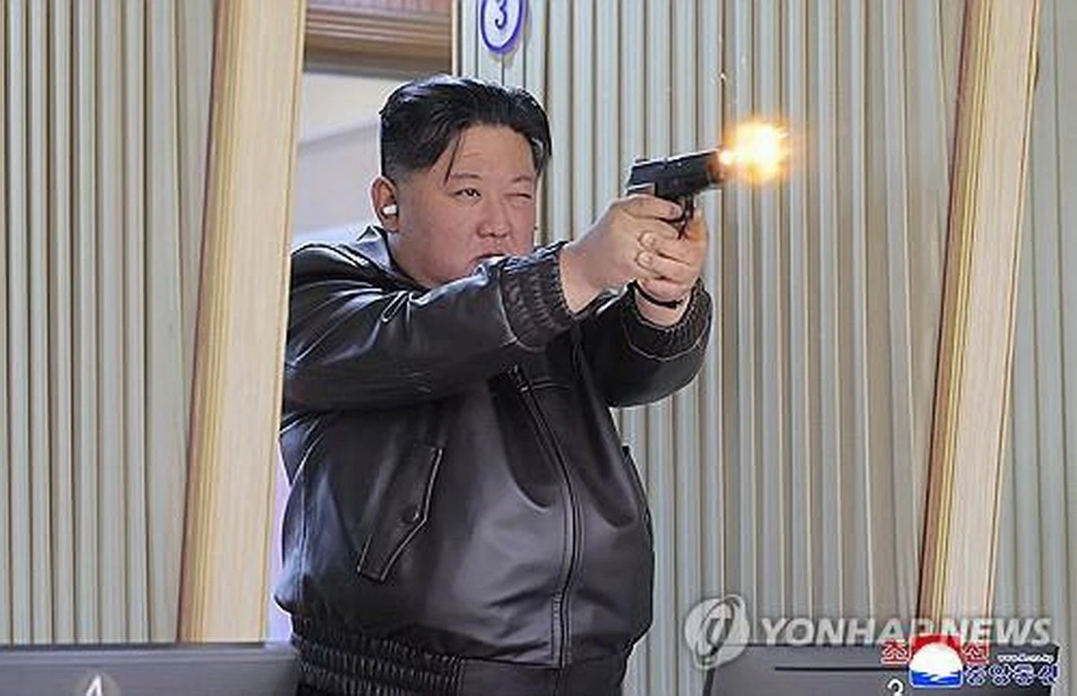 Ông Kim Jong-un và con gái thị sát nhà máy vũ khí Triều Tiên