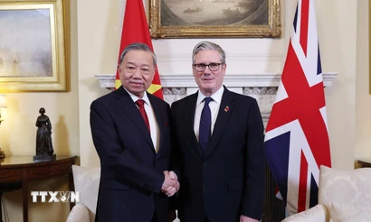 Tổng Bí thư Tô Lâm và Thủ tướng Liên hiệp Vương quốc Anh và Bắc Ireland Keir Starmer. (Ảnh: Thống Nhất/TTXVN)