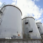 Các bể chứa nước thải tại nhà máy Điện hạt nhân Fukushima Daiichi ở tỉnh Fukushima, Nhật Bản. (Nguồn: Kyodo/TTXVN)