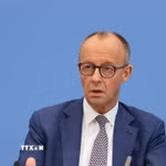Thủ tướng Đức Friedrich Merz phát biểu trong một cuộc họp báo tại Berlin. (Nguồn: THX/TTXVN)