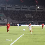 Với đấu pháp hợp lý và tinh thần thi đấu quyết liệt, đội tuyển Việt Nam đã giành chiến thắng thuyết phục 3-0. (Ảnh: Minh Hưởng/TTXVN)