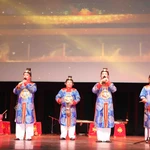 Tiết mục nghệ thuật đặc sắc của Đoàn Biểu diễn Nhã nhạc Cung đình Huế. (Ảnh: TTXVN phát)