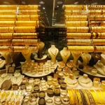 Trang sức vàng được bày bán tại cửa hàng ở Istanbul, Thổ Nhĩ Kỳ. (Nguồn: THX/TTXVN)