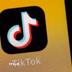 Biểu tượng nền tảng mạng xã hội TikTok. (Ảnh: Kyodo/TTXVN)