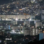 Quang cảnh thủ đô Caracas, Venezuela tối 8/12/2025. (Nguồn: THX/TTXVN)