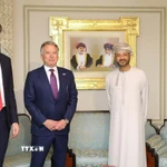 Ngoại trưởng Oman Badr bin Hamad al-Busaidi (phải) và Đặc phái viên của Tổng thống Mỹ Donald Trump, ông Steve Witkoff (giữa), cùng ông Jared Kushner, con rể của Tổng thống Mỹ Donald Trump, tại cuộc gặp ở Muscat, Oman, ngày 6/2/2026. (Nguồn: THX/TTXVN)