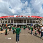 Bên ngoài sân vận động Azteca (Banorte) ở Mexico. (Ảnh: Phương Lan/TTXVN)
