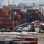 Quang cảnh cảng hàng hóa Los Angeles, California, Mỹ. (Ảnh: THX/TTXVN)