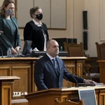 Tổng thống Bulgaria Rumen Radev phát biểu trước Quốc hội tại Sofia. (Nguồn: THX/TTXVN)