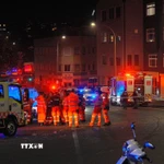 Lực lượng ứng phó khẩn cấp bang New South Wales làm nhiệm vụ tại hiện trường vụ xả súng ở thành phố Sydney, Australia ngày 14/12/2025. (Nguồn: Anadolu Agency/TTXVN)