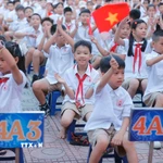 Học sinh dự khai giảng năm học mới tại trường tiểu học Gia Quất (Bồ Đề). (Ảnh: Minh Quyết/TTXVN)