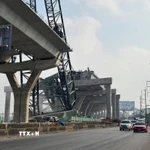 Hiện trường vụ sập cần cẩu tại công trường xây dựng ở tỉnh Samut Sakhon, Thái Lan, ngày 15/1/2026. (Nguồn: THX/TTXVN)