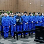 Các bị cáo tại phiên tòa sáng 15/12. (Nguồn: Báo Thanh tra)