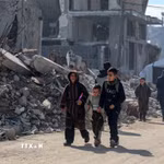 Người dân tại Dải Gaza. (Ảnh: THX/TTXVN)