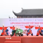 Màn trình diễn của các đội tham gia liên hoan. (Ảnh: Thanh Tuấn/TTXVN)