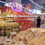 Hàng hóa dồi dào bày bán tại một siêu thị ở Hà Nội. (Nguồn: Trần Việt/TTXVN)