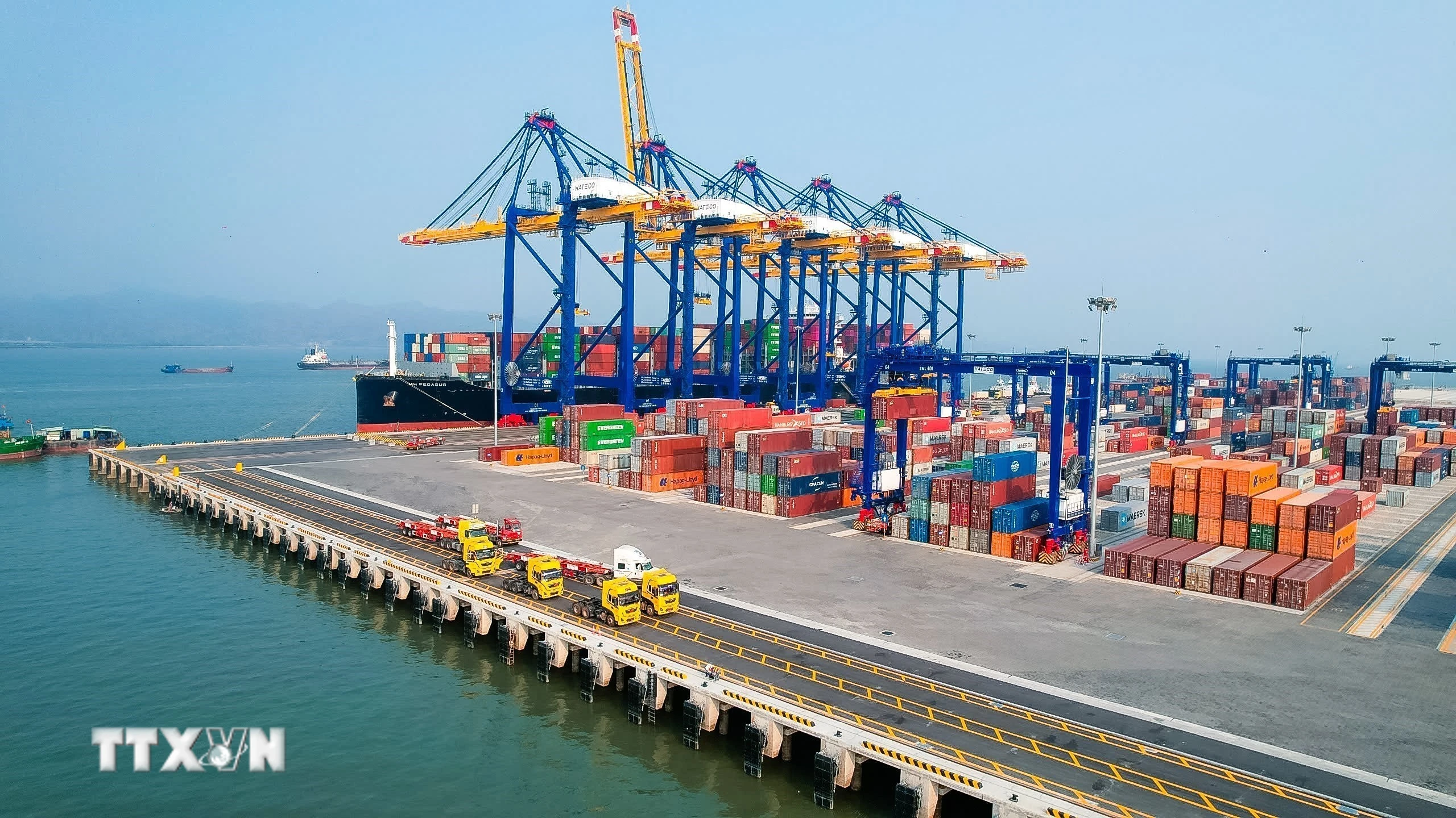Xuất khẩu 2026: Áp lực từ gió ngược toàn cầu và lời giải tăng cường nội lực