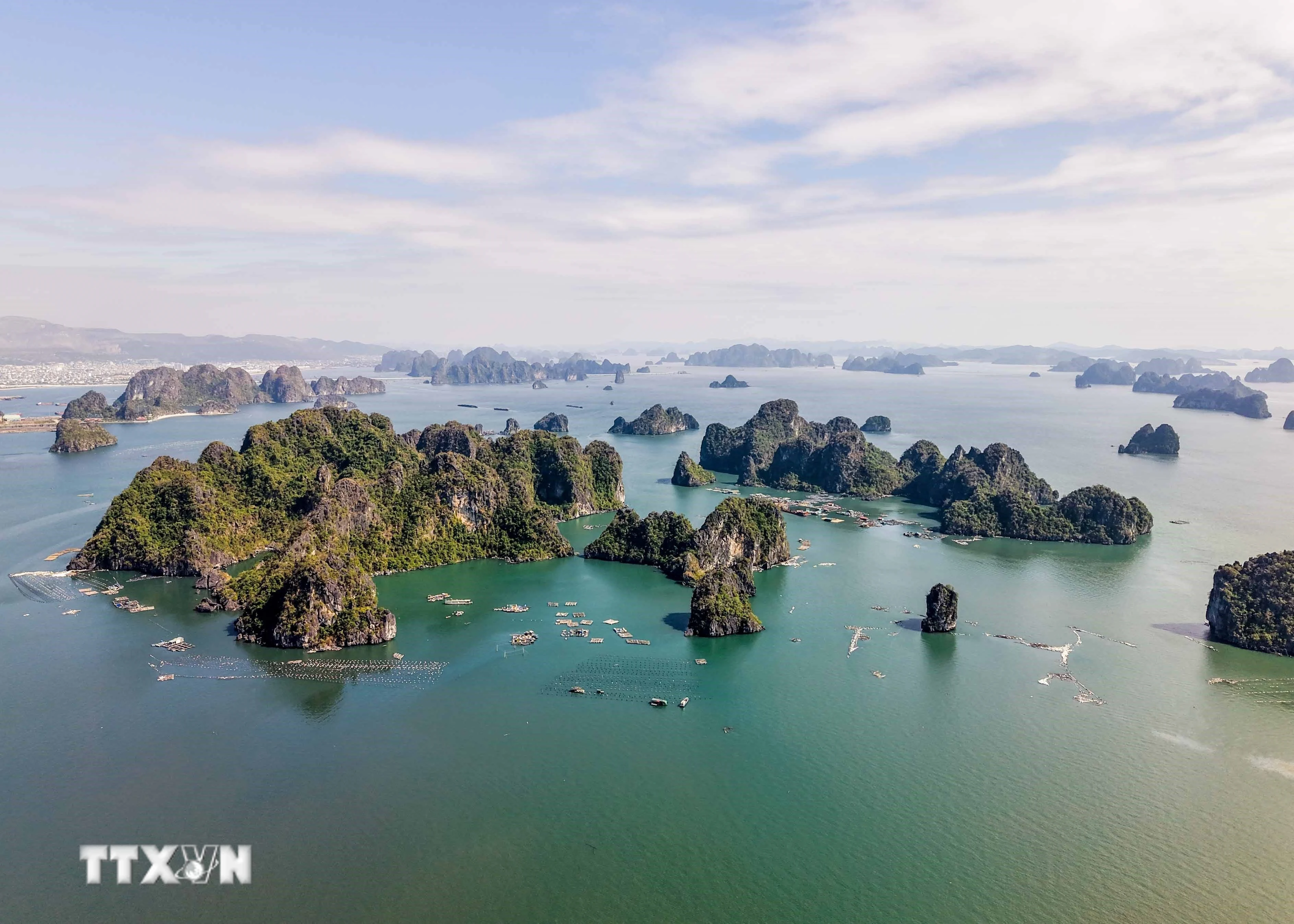 Quảng Ninh đón 160.000 lượt khách, thu gần 500 tỷ đồng ngày đầu nghỉ lễ