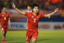 Văn Vĩ tiếp tục tỏa sáng với cú đúp trong chiến thắng 5-0 của Đội tuyển Việt Nam trước Đội tuyển Lào. (Ảnh: thepxanhnamdinh)