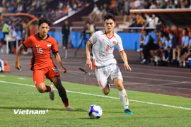 Với lợi thế sân nhà, Đội tuyển U23 Việt Nam (áo trắng) quyết tâm giành ngôi đầu bảng C - Vòng loại U23 châu Á 2026. (Ảnh: Việt Anh/Vietnam+)