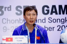 Huấn luyện viên Kim Sang-sik quyết tâm cùng Đội tuyển U22 Việt Nam giành chiến thắng để vào chơi trận chung kết môn Bóng đá Nam tại SEA Games 33. (Ảnh: VFF)