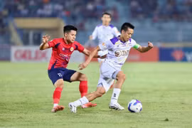 "Derby Thủ đô" giữa Hà Nội FC (áo trắng) và Công an Hà Nội là trận cầu tâm điểm ở vòng 3 V-League 2025/26. (Ảnh: VPF)