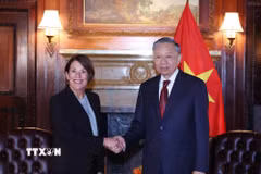 Tổng Bí thư, Chủ tịch nước Tô Lâm tiếp bà Sarah A. Soule, Hiệu trưởng Trường kinh doanh Stanford, thuộc Đại học Stanford. (Ảnh: Thống Nhất/TTXVN)