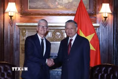 Tổng Bí thư, Chủ tịch nước Tô Lâm tiếp ông Tim Cook, Chủ tịch điều hành Tập đoàn Apple. (Ảnh: Thống Nhất/TTXVN)