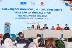 Các đại biểu thảo luận tại Phiên thảo luận chuyên đề: Cộng đồng, tri thức và quản trị dài hạn; định hướng tương lai: những suy ngẫm từ Hà Nội về Tính xác thực và Giá trị nổi bật toàn cầu. (Ảnh: Khánh Hòa/TTXVN)