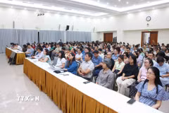 Đảng viên thuộc Đảng bộ Thông tấn xã Việt Nam tham dự Hội nghị trực tuyến tại điểm cầu trụ sở Thông tấn Quốc gia (5 Lý Thường Kiệt, Hà Nội). (Ảnh: Phạm Kiên/TTXVN)