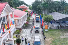 Cán bộ, chiến sỹ Đội K92, Đội K93 tỉnh An Giang xuất quân, lên đường sang Campuchia, tiếp tục hành trình tìm kiếm, quy tập và đưa hài cốt các liệt sỹ trở về đất Mẹ. (Ảnh: Văn Sĩ/TTXVN)