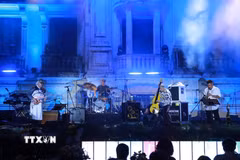 Các nghệ sỹ biểu diễn trong đêm khai mạc Liên hoan nhạc Jazz quốc tế Hà Nội - Hanoi Jazztival 2026. (Ảnh: Khánh Hòa/TTXVN)